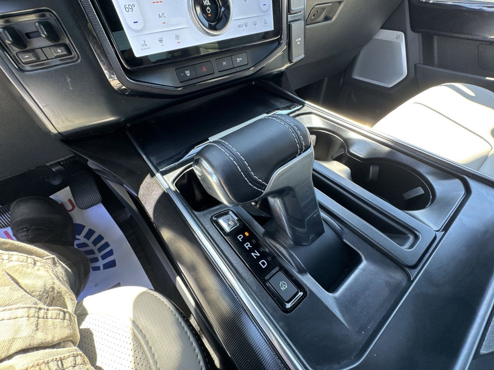 2025 Ford F-150 Lightning Platinum