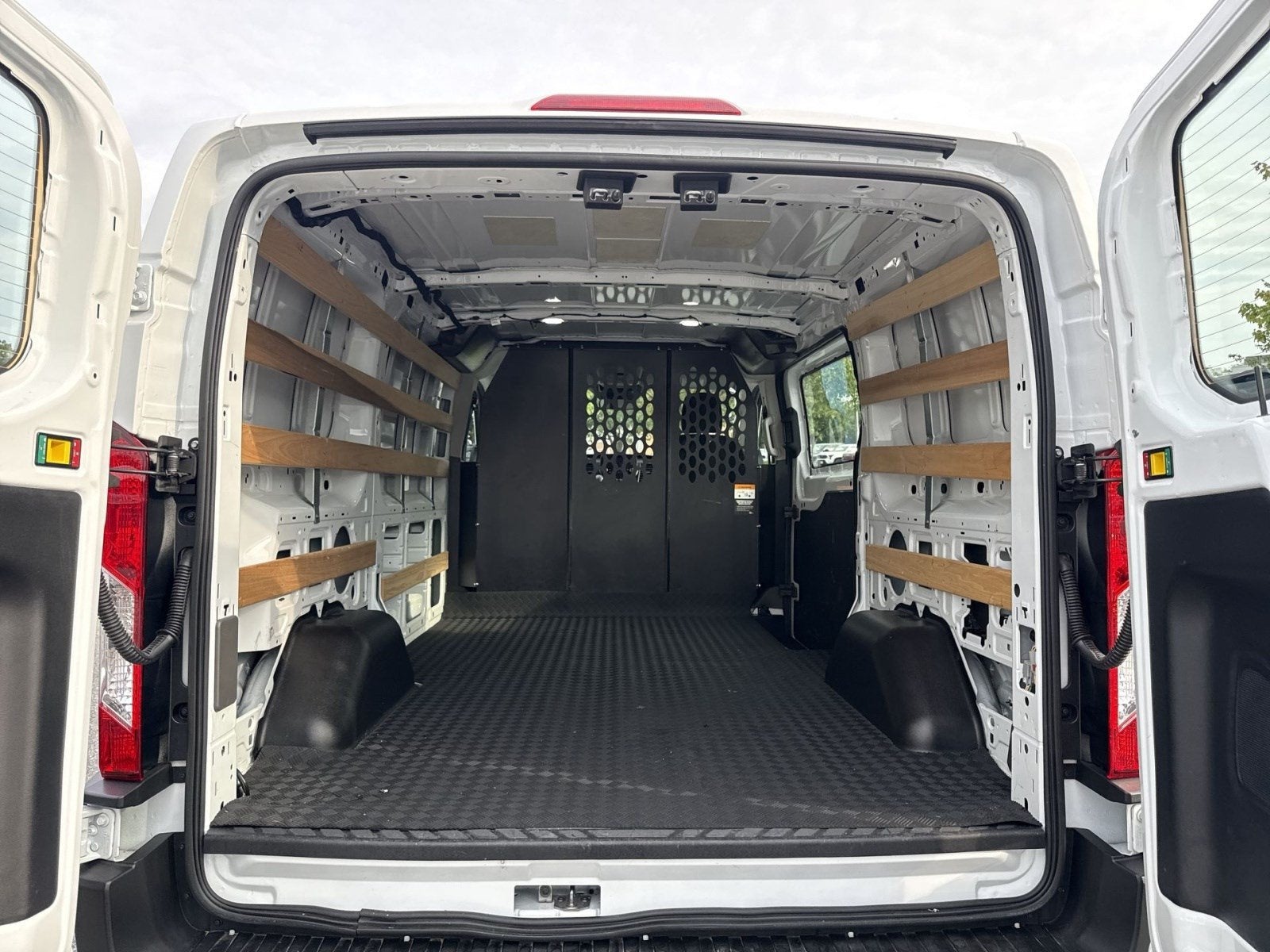 2025 Ford Transit Cargo Van T-250 130" Low Rf 9070 GVWR RWD