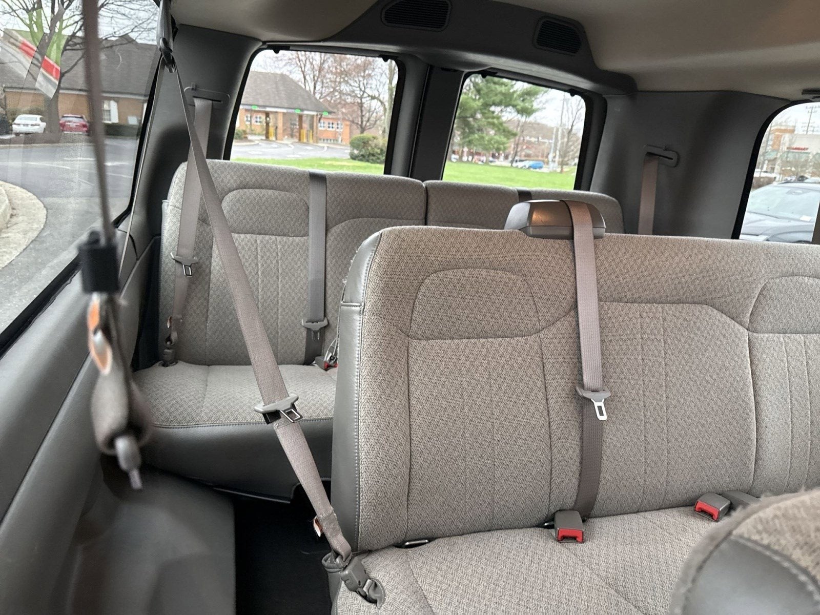 2024 Chevrolet Express Passenger 3500 1LT