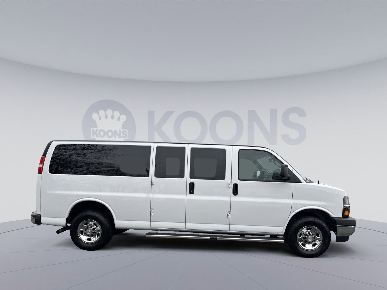 2024 Chevrolet Express Passenger 3500 1LT