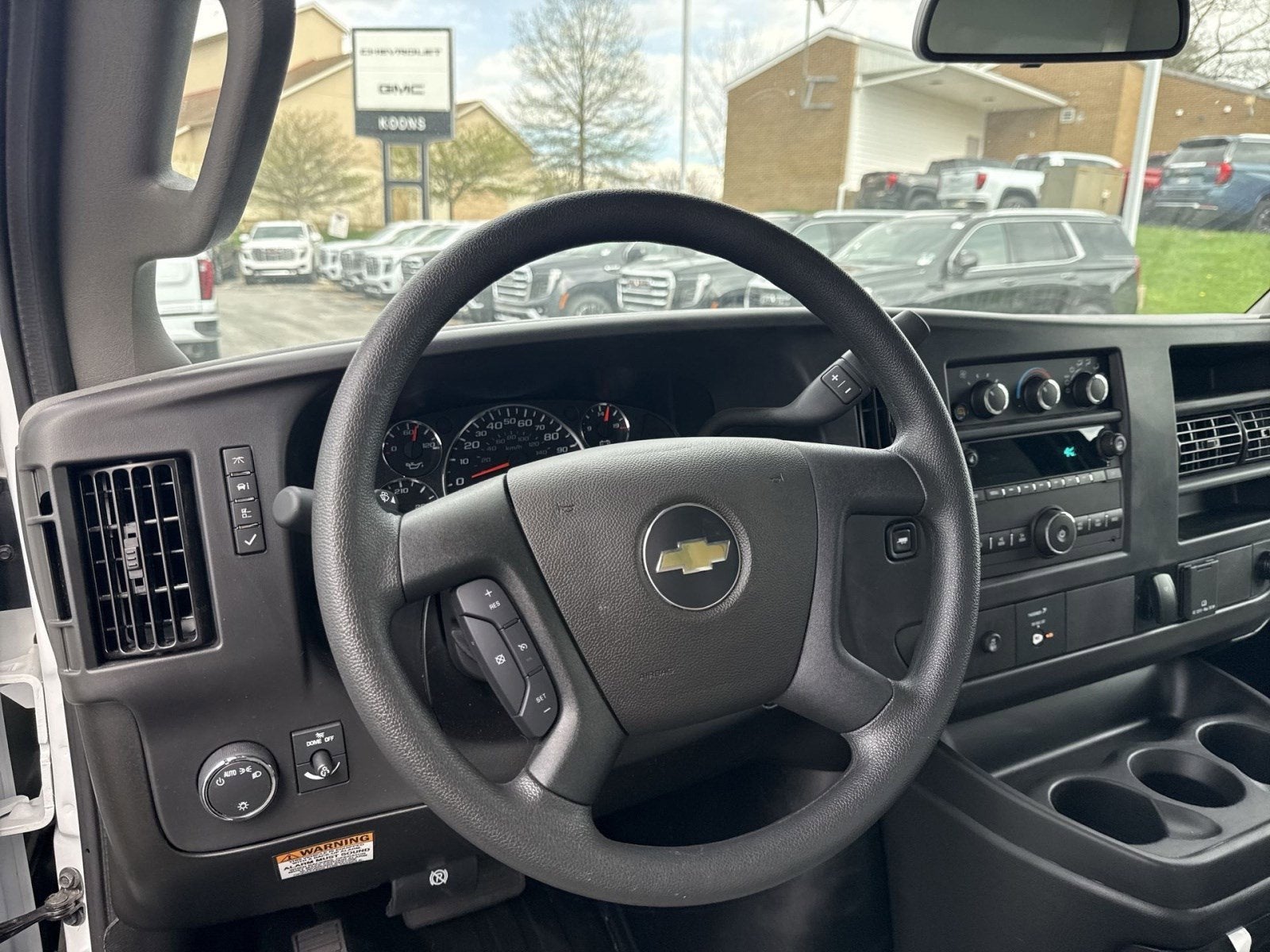 2025 Chevrolet Express Cutaway 3500 1WT