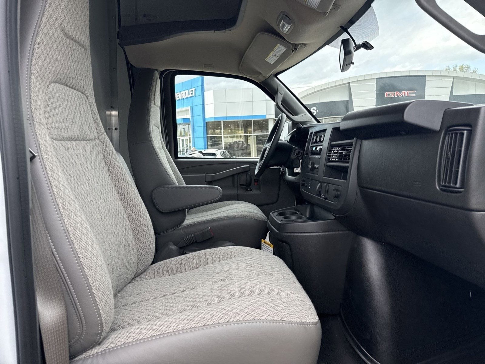 2025 Chevrolet Express Cutaway 3500 1WT
