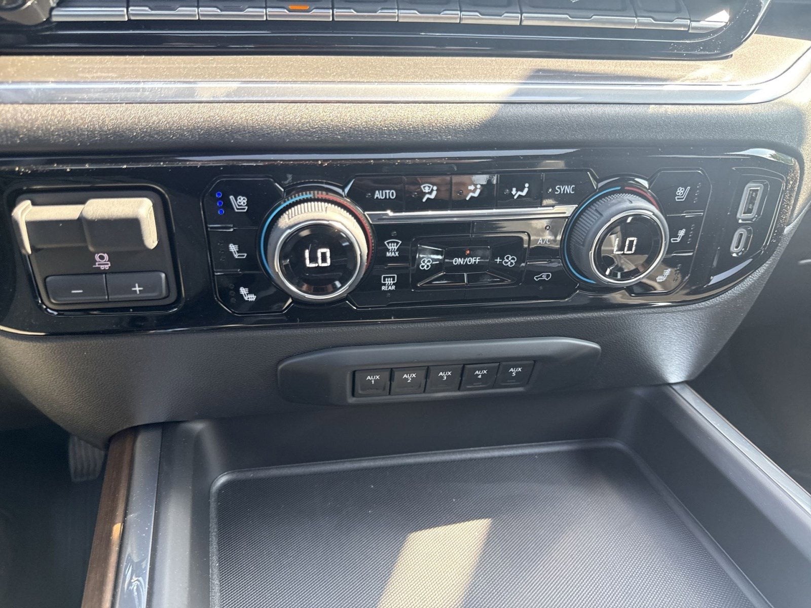 2026 Chevrolet Silverado 3500 HD High Country - Photo 12