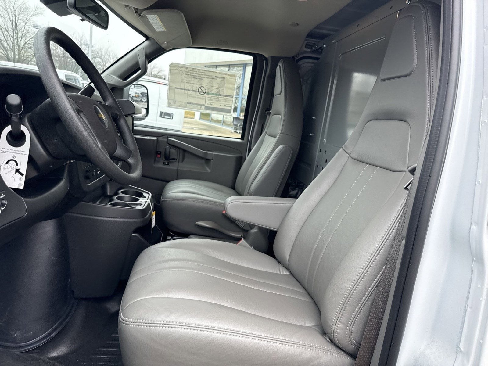 2025 Chevrolet Express Cargo WT