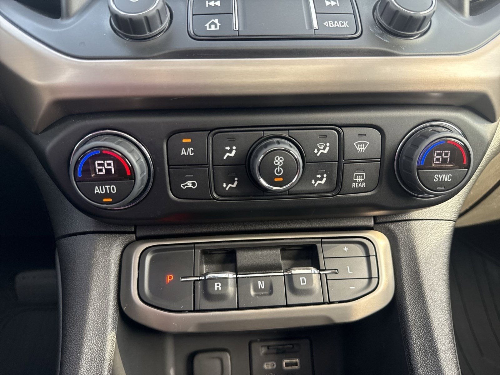 2022 GMC Acadia Denali
