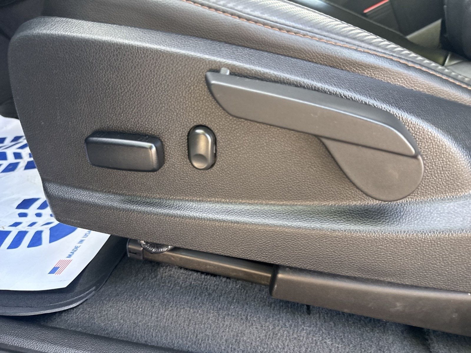 2022 GMC Canyon 4WD AT4 w/Leather