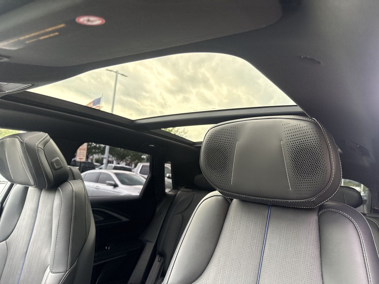2024 Cadillac LYRIQ Luxury 2