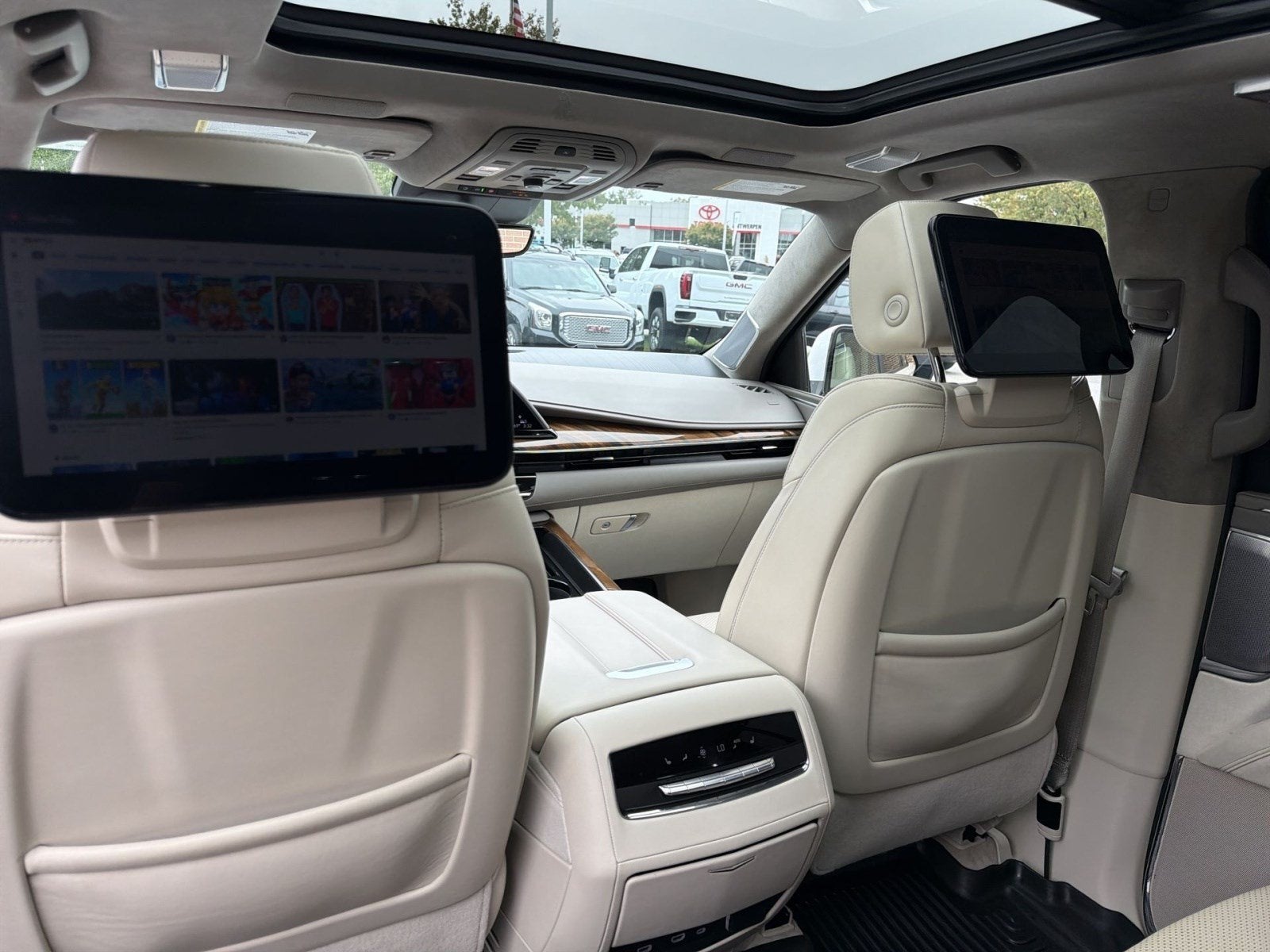 2024 Cadillac Escalade ESV Sport Platinum