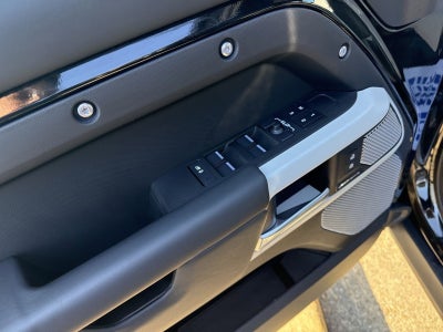 2024 Land Rover Defender X-Dynamic SE