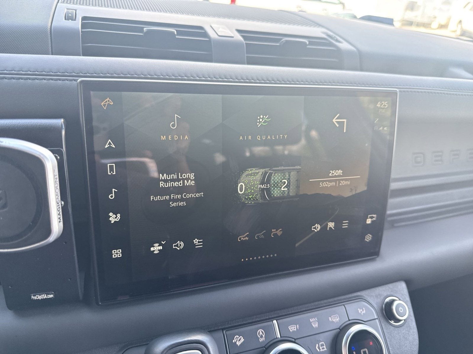 2023 Land Rover Defender V8