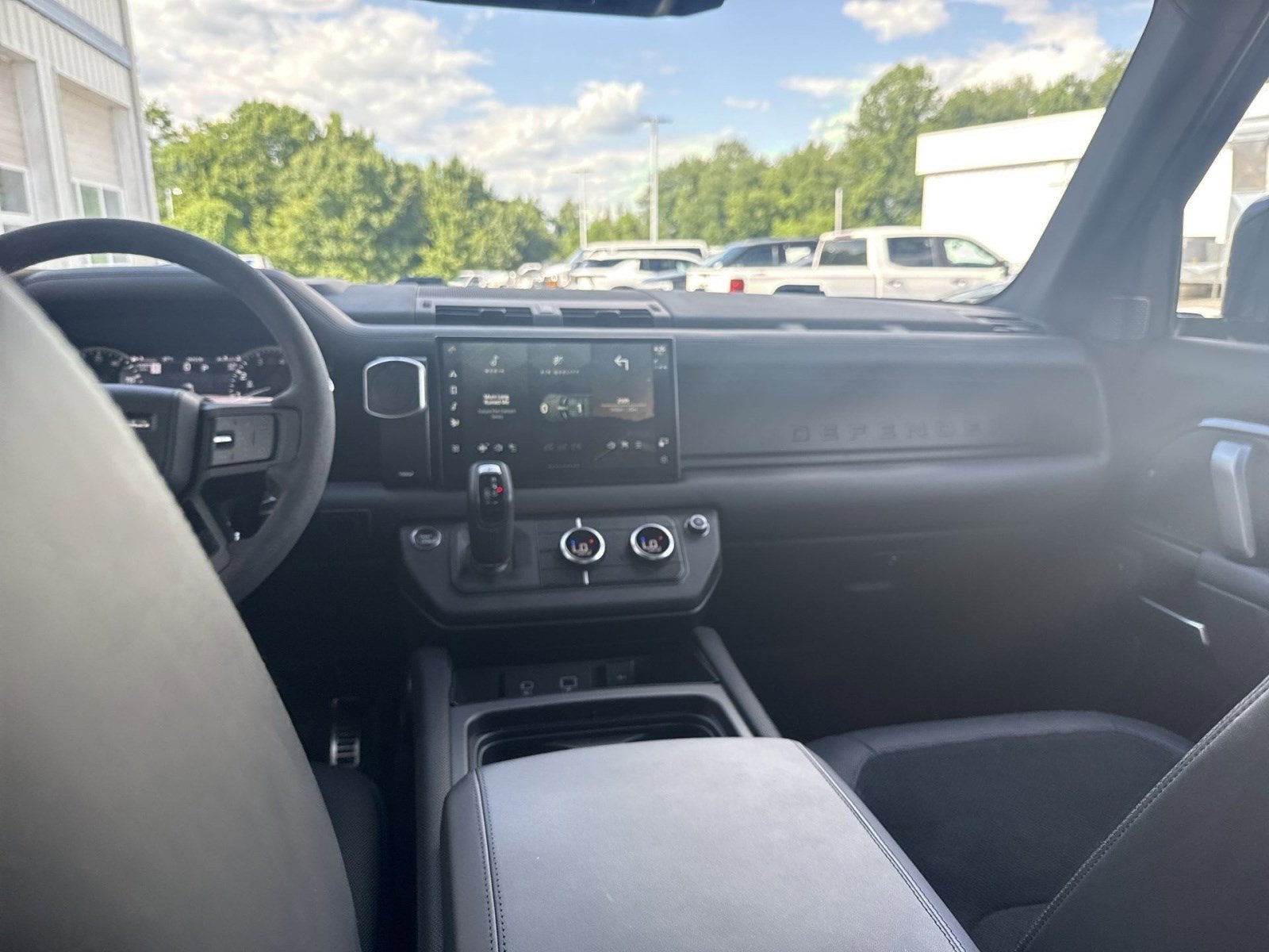 2023 Land Rover Defender V8