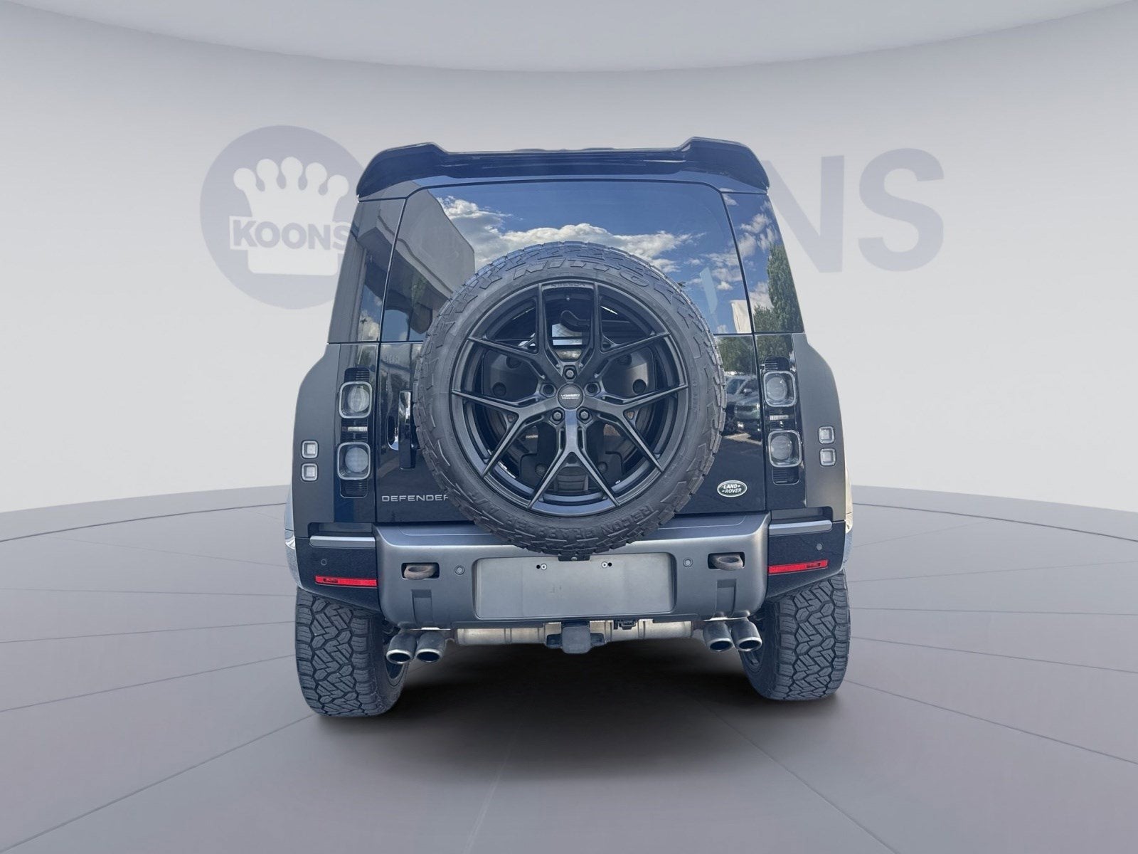 2023 Land Rover Defender V8