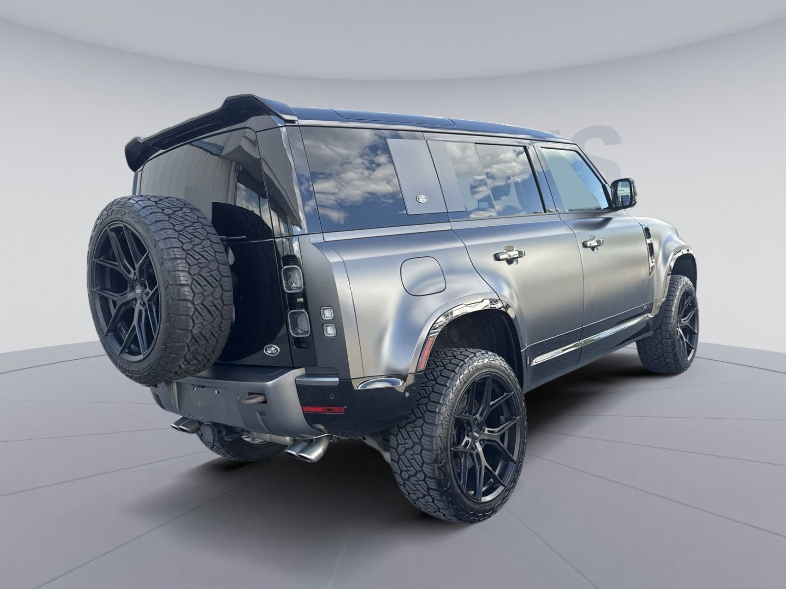 2023 Land Rover Defender V8