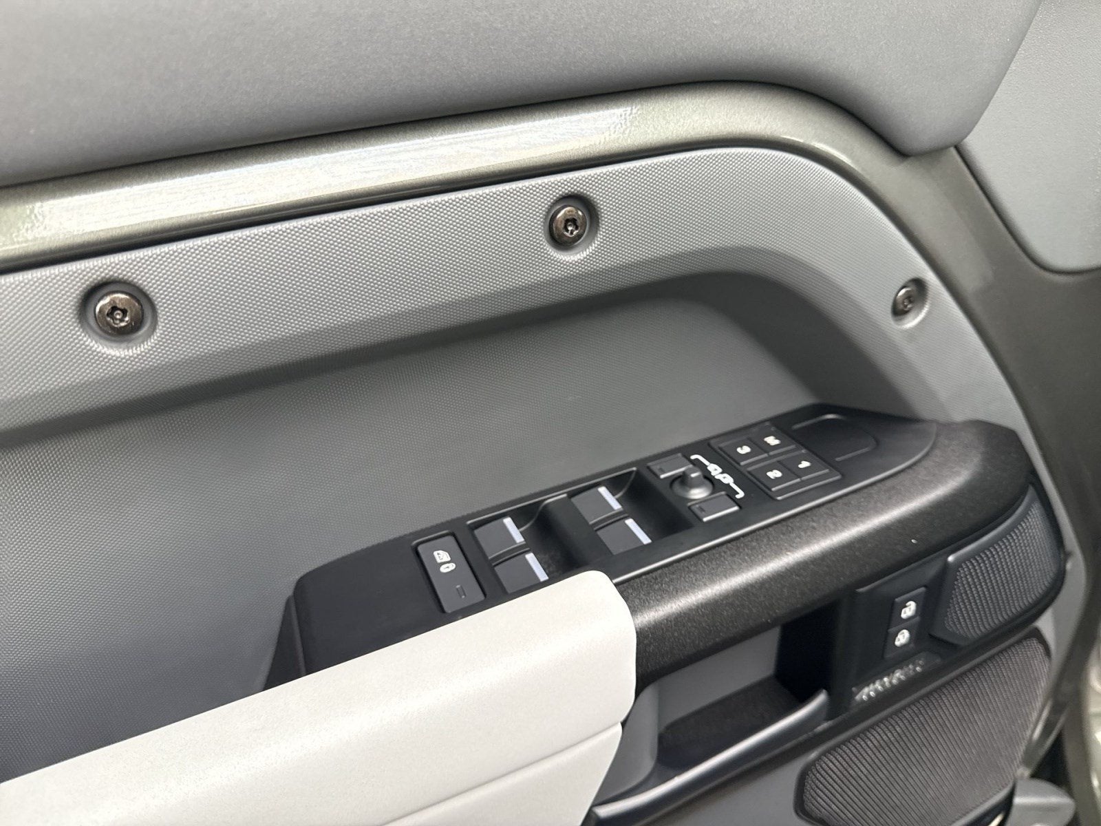 2025 Land Rover Defender OCTA