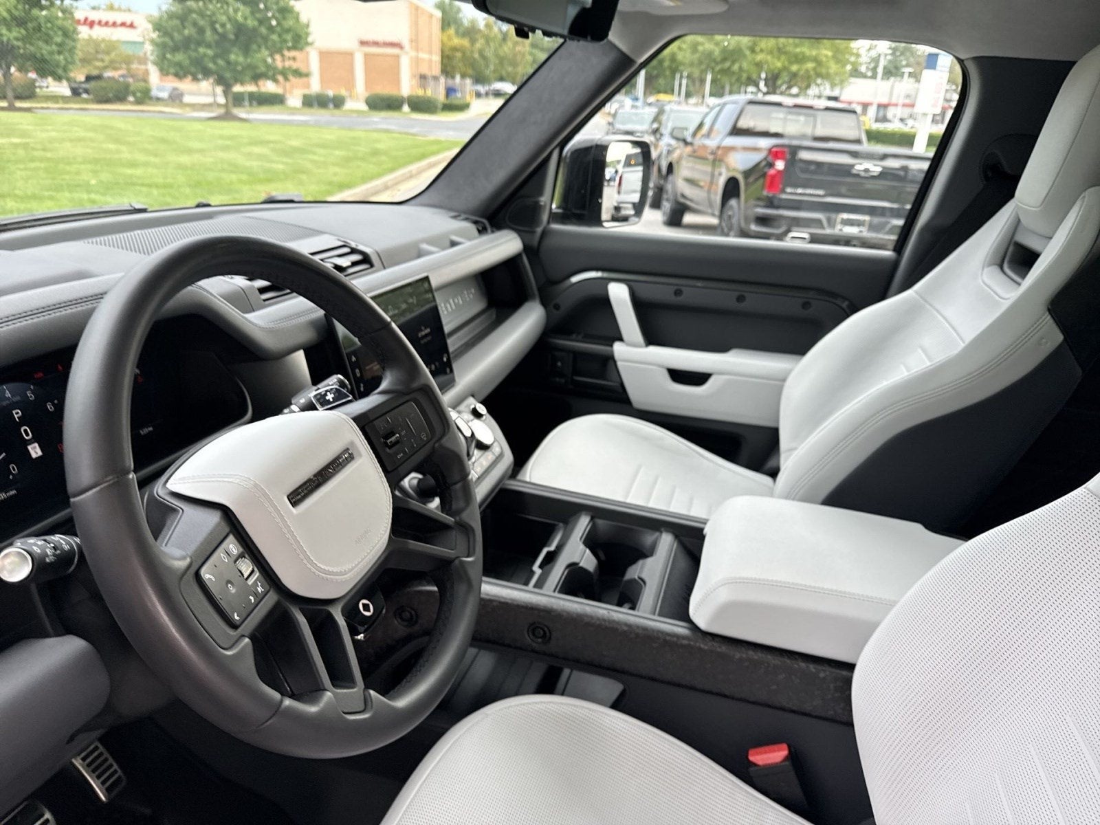2025 Land Rover Defender OCTA