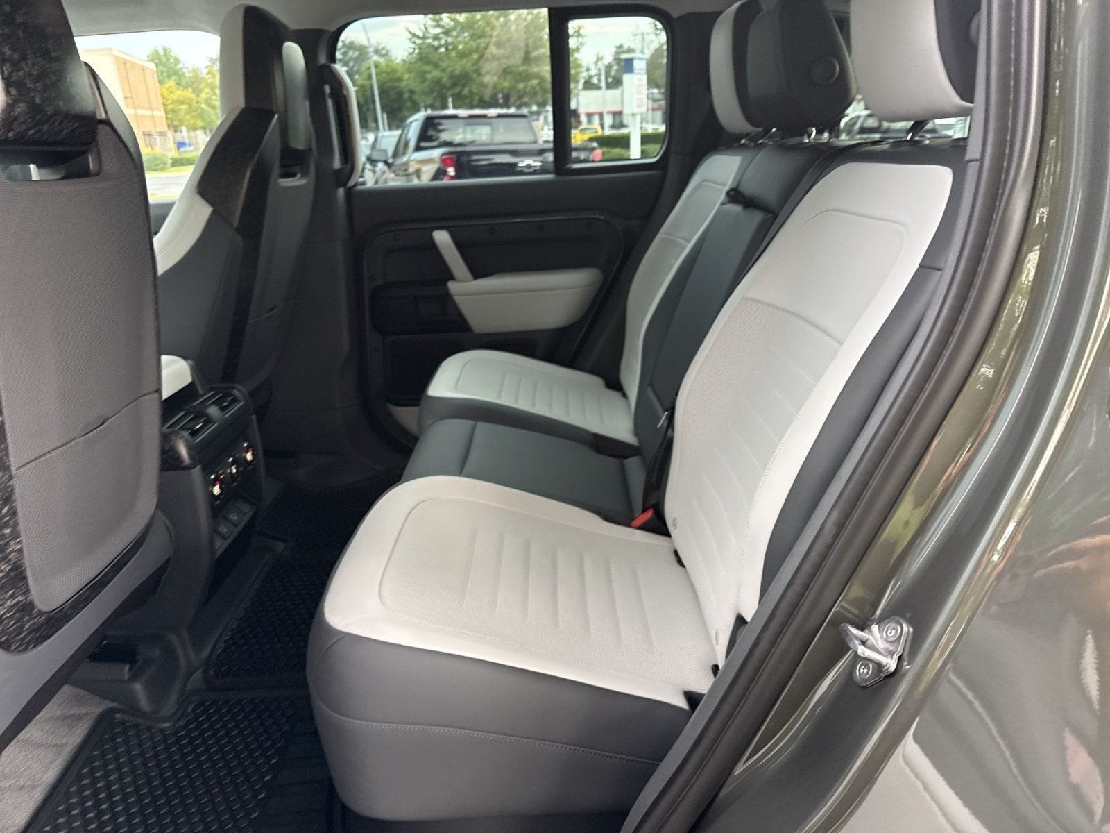 2025 Land Rover Defender OCTA