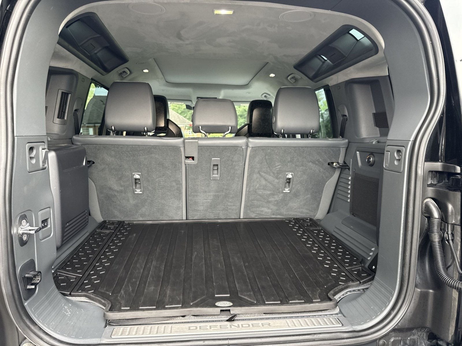 2025 Land Rover Defender OCTA
