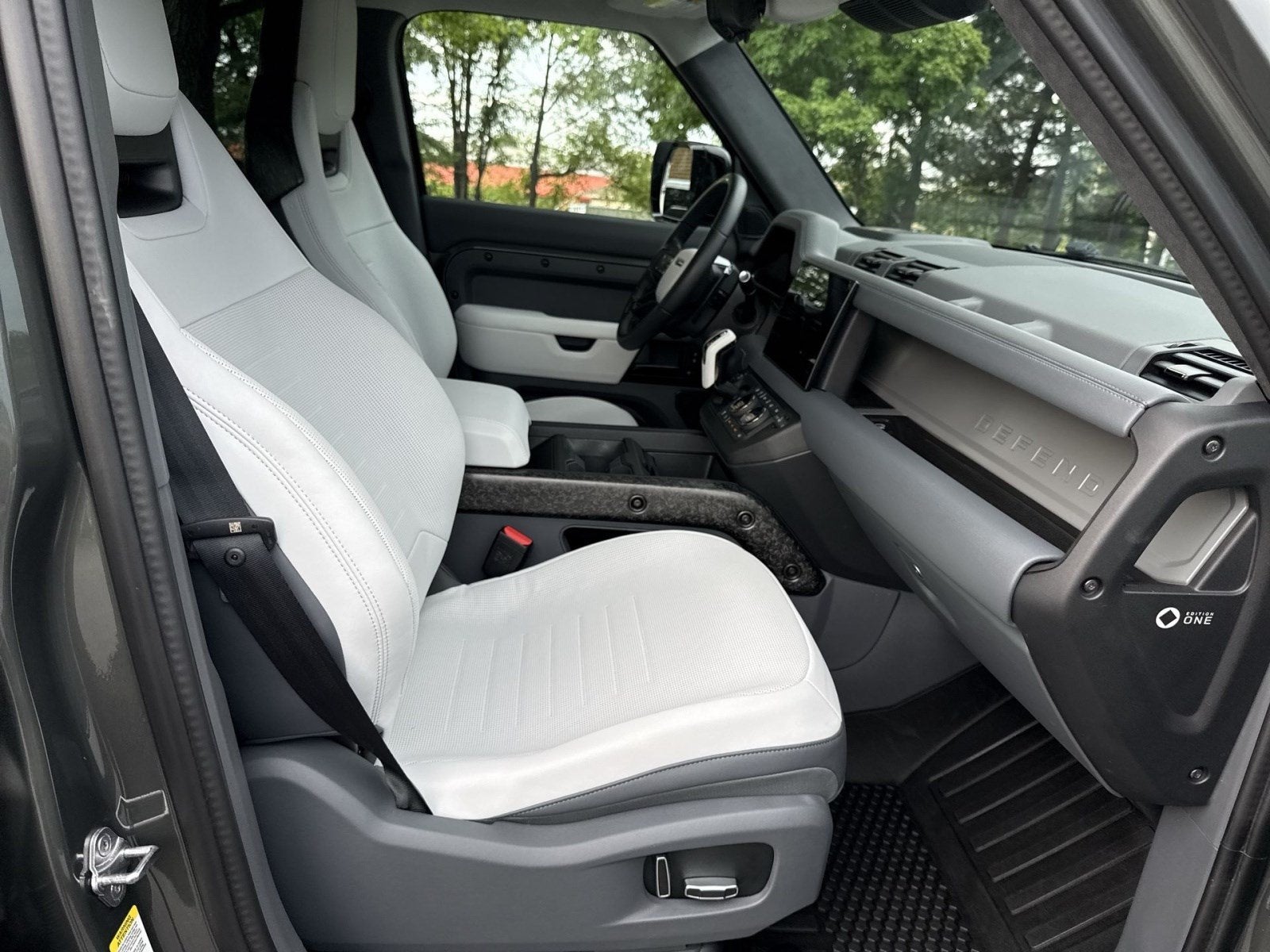 2025 Land Rover Defender OCTA