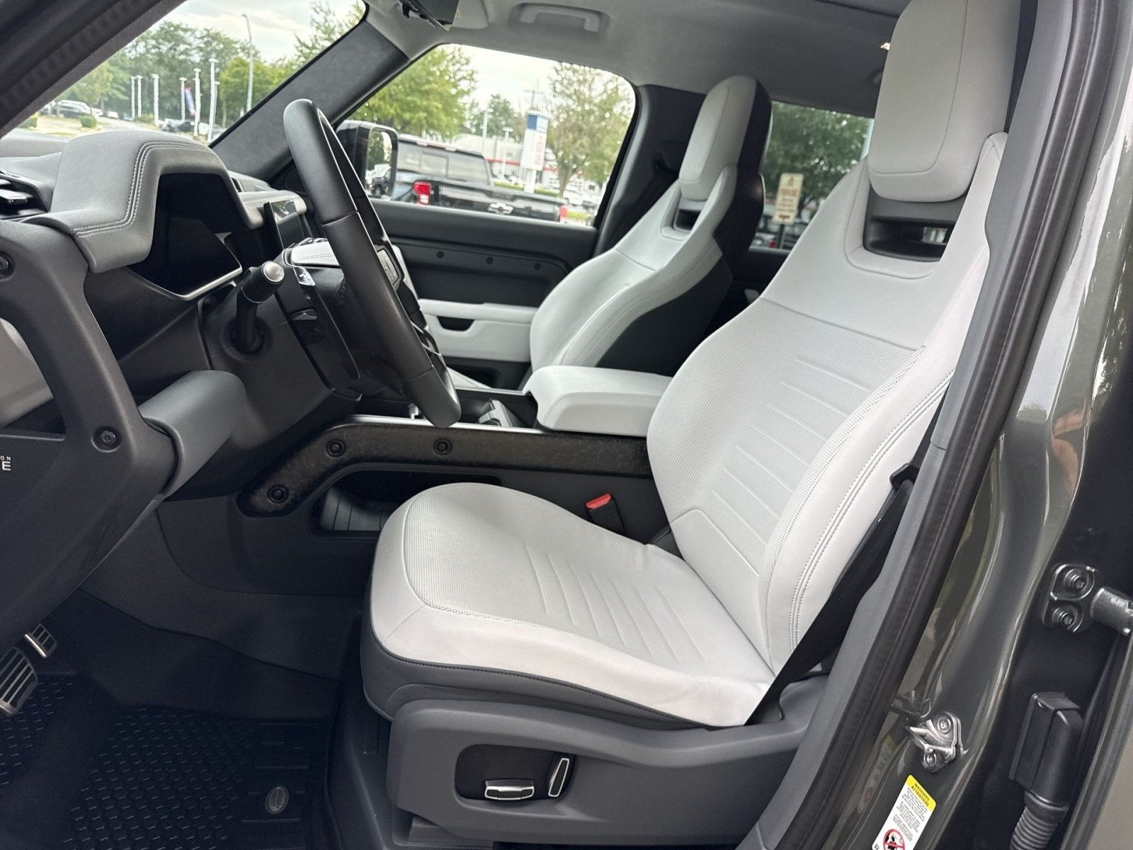 2025 Land Rover Defender OCTA
