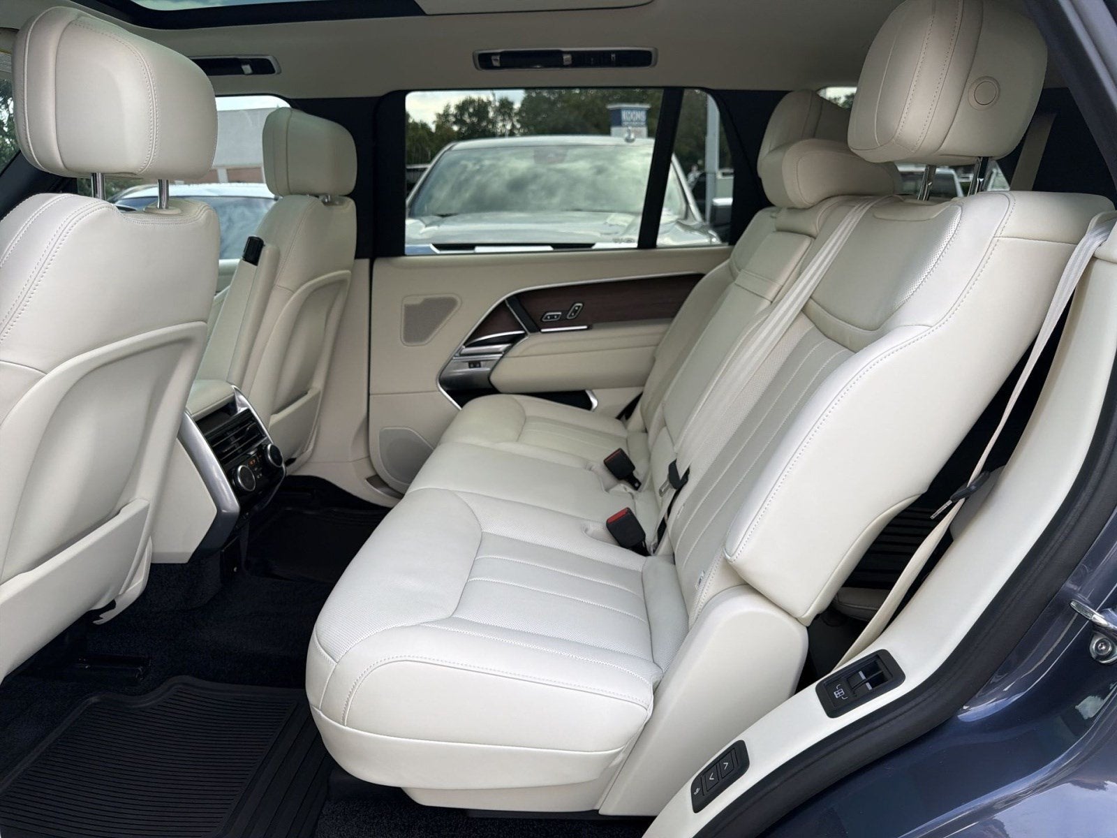 2026 Land Rover Range Rover P530 SE 7 Seat