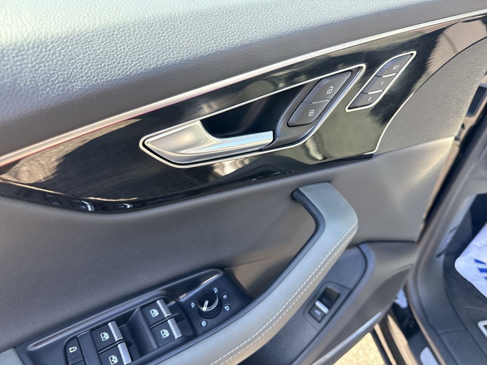 2025 Audi Q8 Premium Plus 55 TFSI quattro