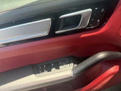 2022 Porsche Cayenne Cayenne Platinum Edition (MY22)