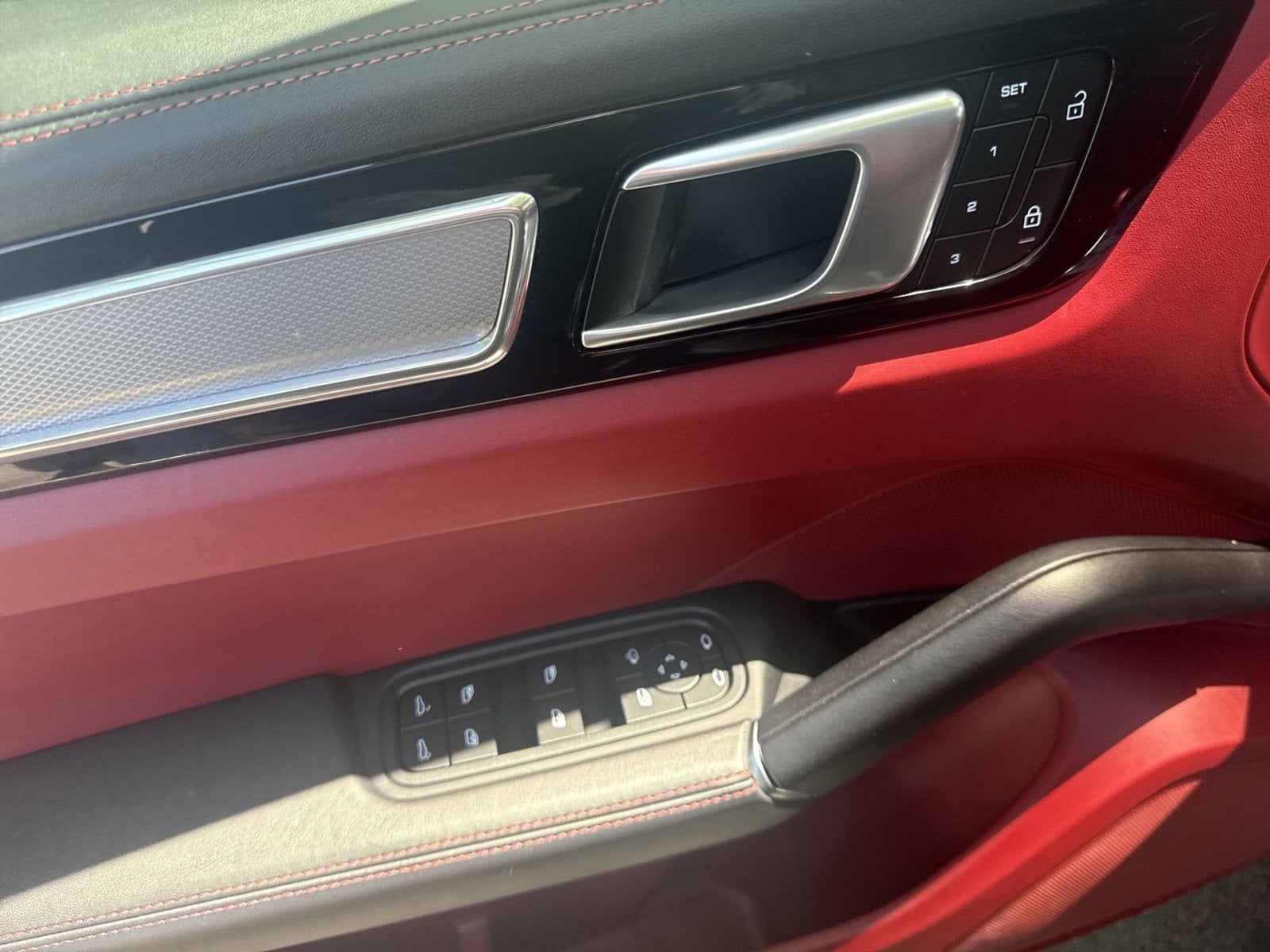 2022 Porsche Cayenne Cayenne Platinum Edition (MY22)